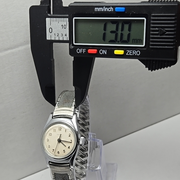 Womens Vintage Timex Watch Chrome Plated 23mm Stretch Band Manual Wind Running - Picture 5 of 10